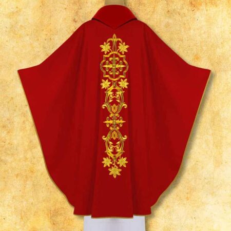 Casulla roja bordada IHS en marco