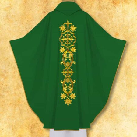 Casulla verde bordada IHS en marco
