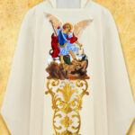 Casulla litúrgica San Miguel Arcángel bordada