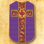 Casulla romana réplica morada IHS