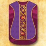 Casulla romana réplica morada IHS