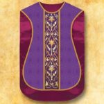 Casulla romana réplica morada IHS