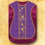 Casulla romana réplica morada IHS