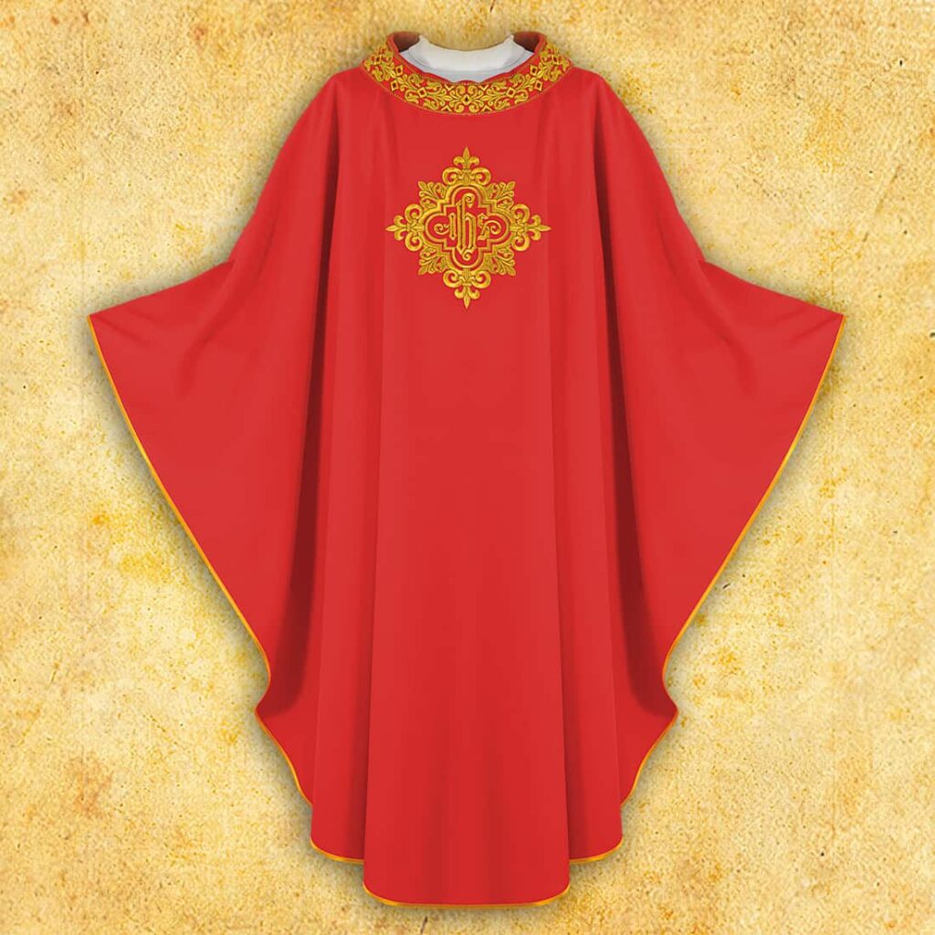 Casulla bordada con IHS roja