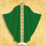 Casulla bordada verde