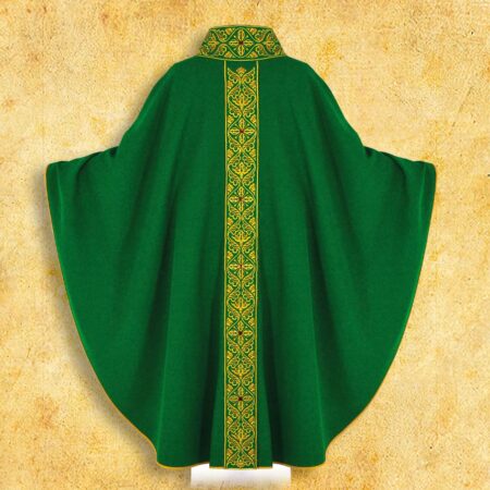 Casulla bordada verde