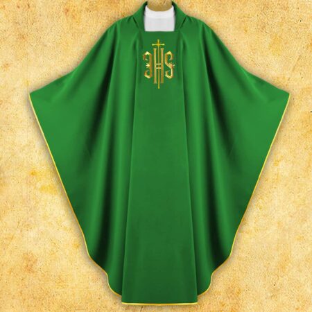 Casulla bordada con IHS verde
