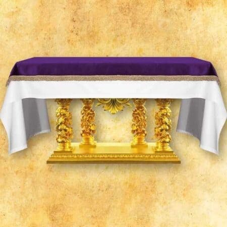 Cubierta de altar de terciopelo púrpura