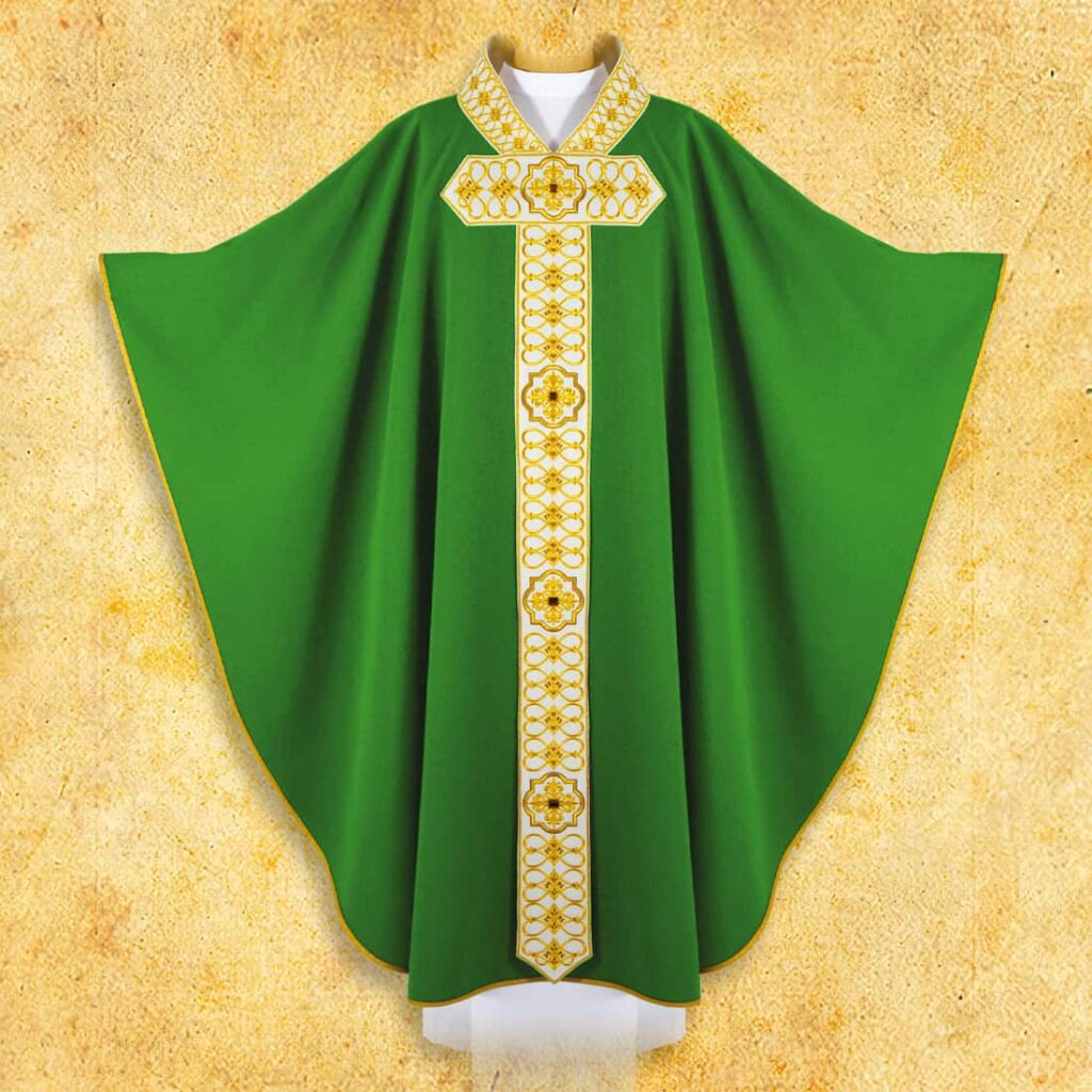 Casulla bordada verde