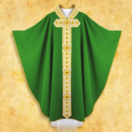 Casulla bordada verde