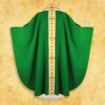 Casulla bordada verde