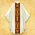 Casulla con franja de terciopelo bordada 4 Evangelistas
