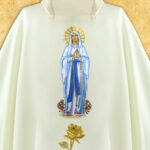 Casulla bordada Madonna Di Lourdes