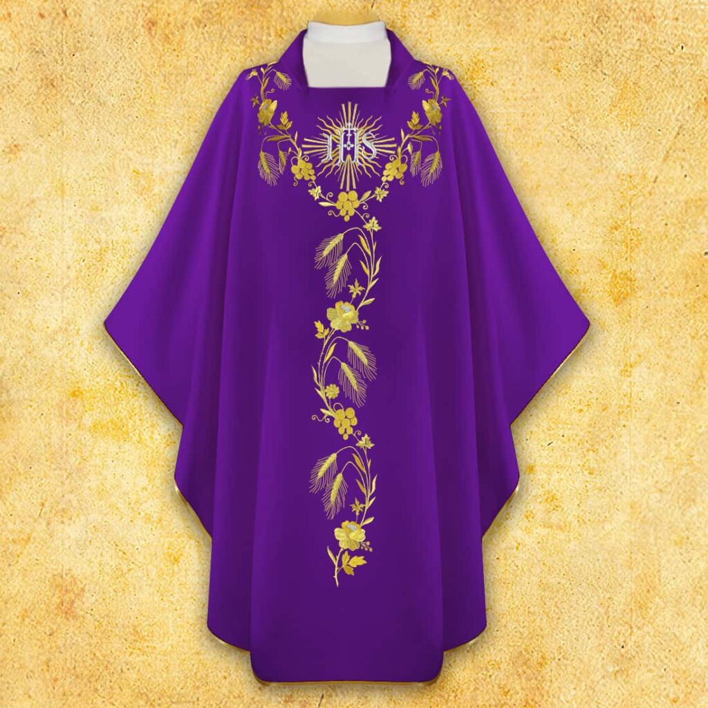 Casulla bordada IHS morada