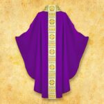 Casulla bordada morado