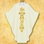 Casulla bordada IHS con Rosas