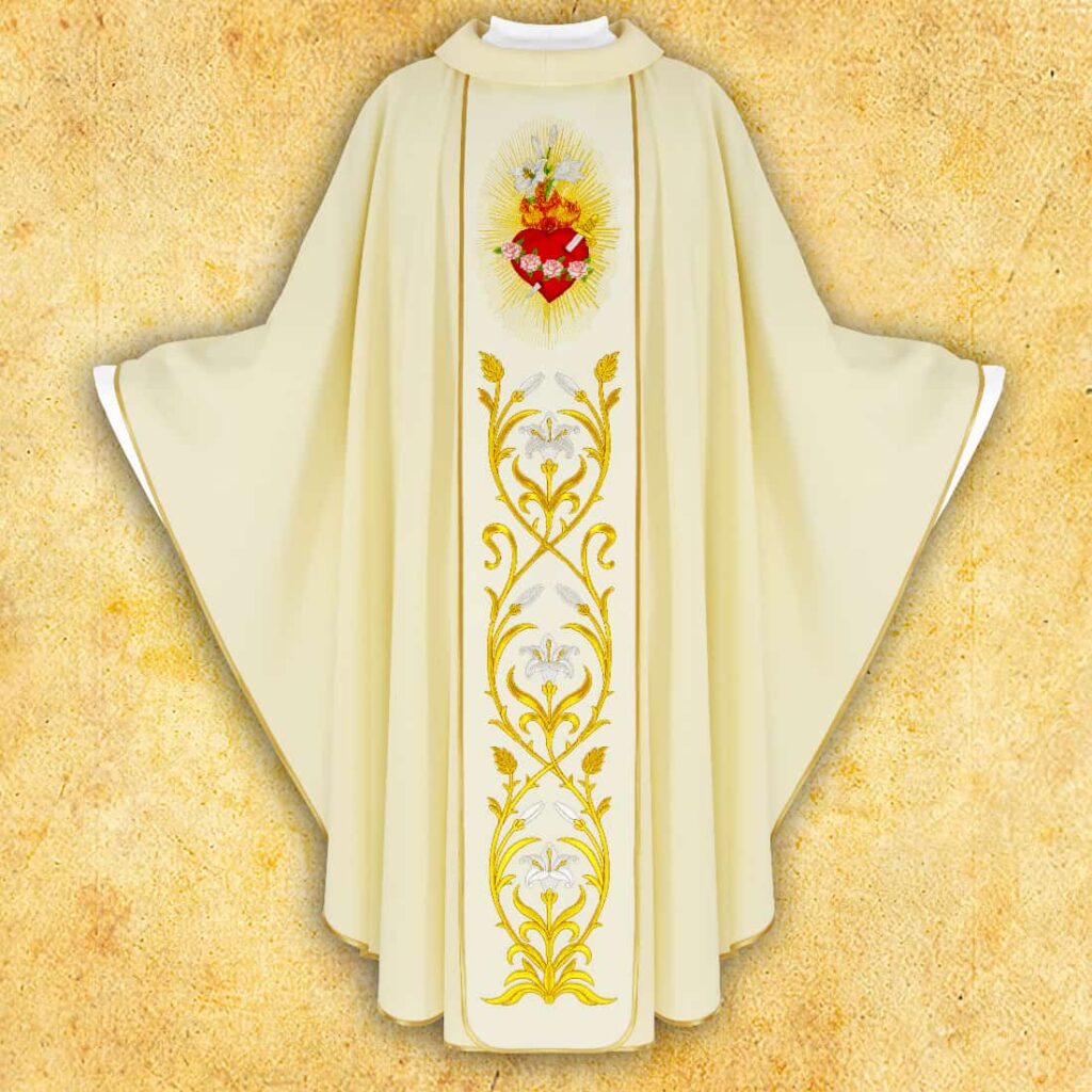 Casulla con pasamanería bordada Corazón de María Casulla con pasamanería bordada Corazón de María