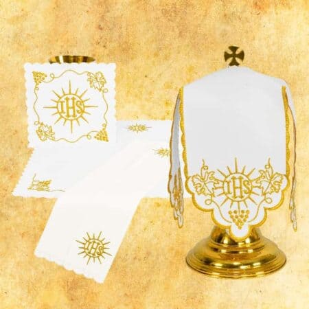 Conjunto de ropa de altar para el cáliz dorado
