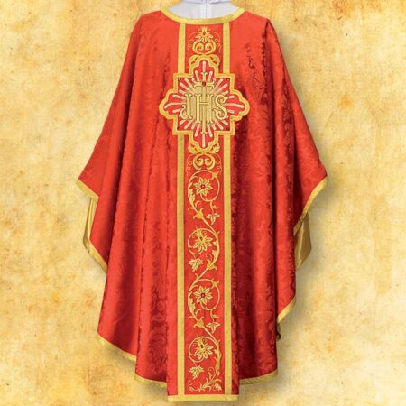 Casulla litúrgica roja con IHS
