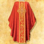 Casulla litúrgica roja con IHS