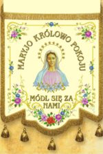 chorągiew haftowana Maryjo Królowo Pokoju