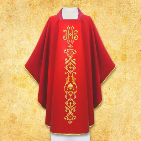 Casulla litúrgica bordada roja con el síVirgen Maríaolo IHS