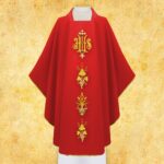 Casulla litúrgica con IHS