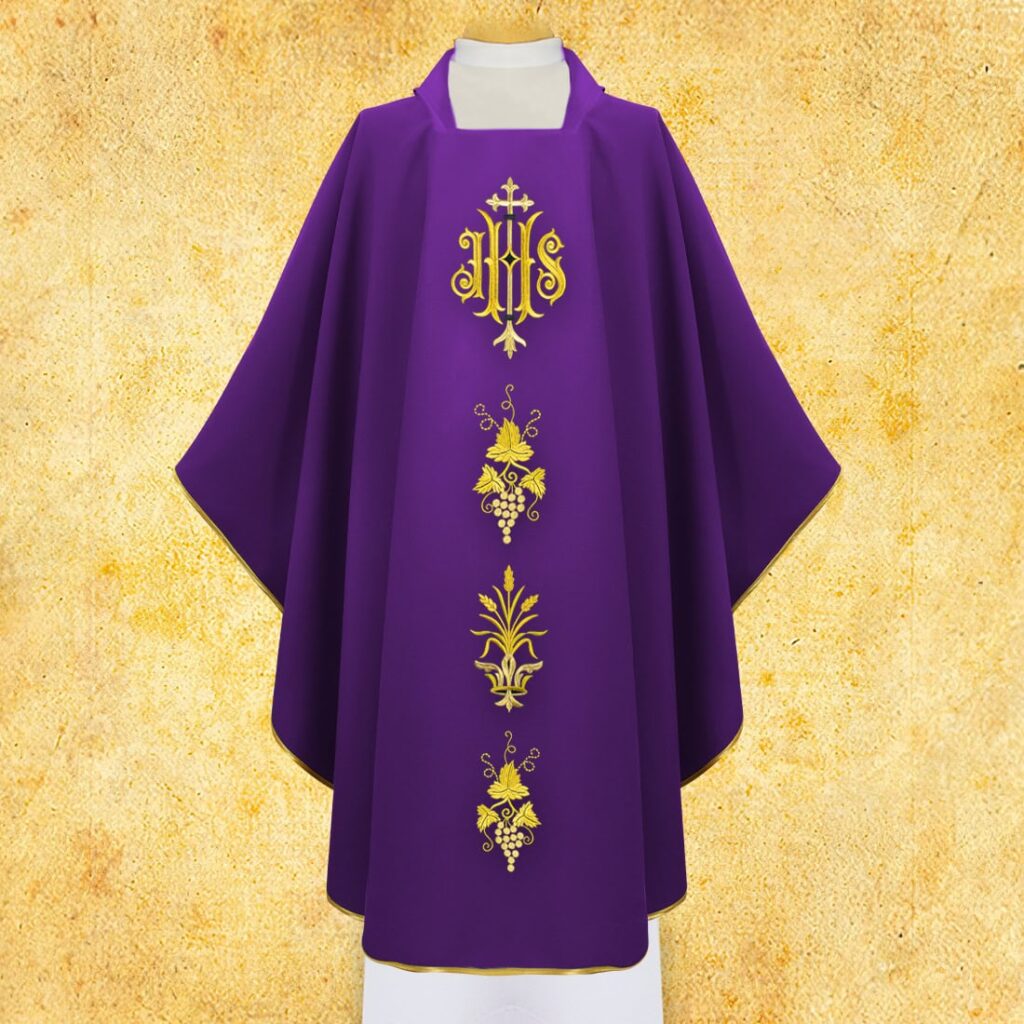 Casulla litúrgica con IHS Casulla litúrgica con IHS