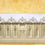 Mantel bordado con IHS