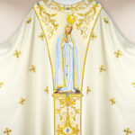 Casulla bordada Madre de Dios de Fátima