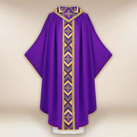 Casulla bordada púrpura