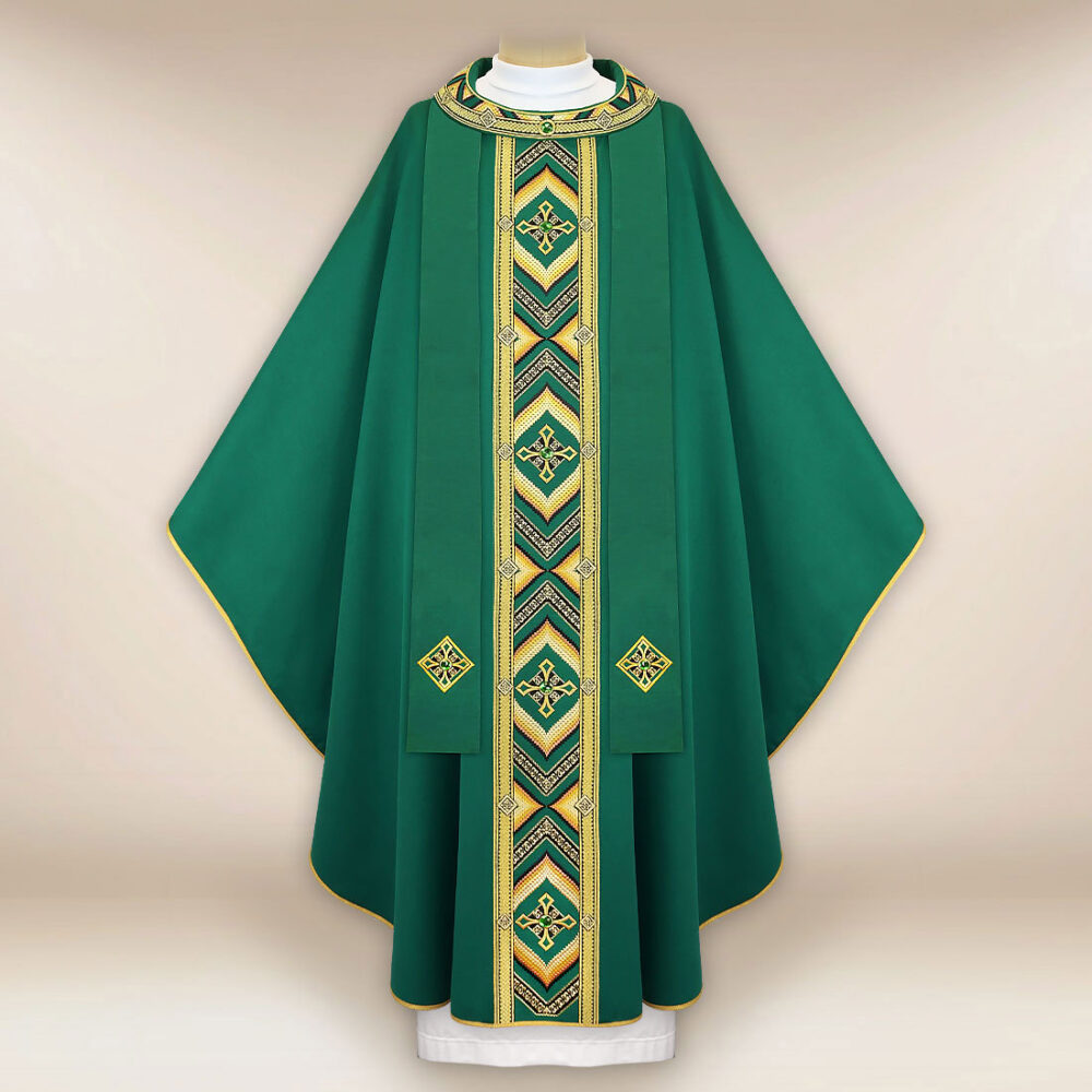 Casulla bordada verde