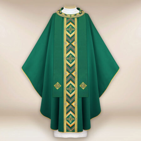 Casulla bordada verde