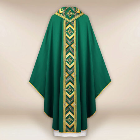 Casulla bordada verde