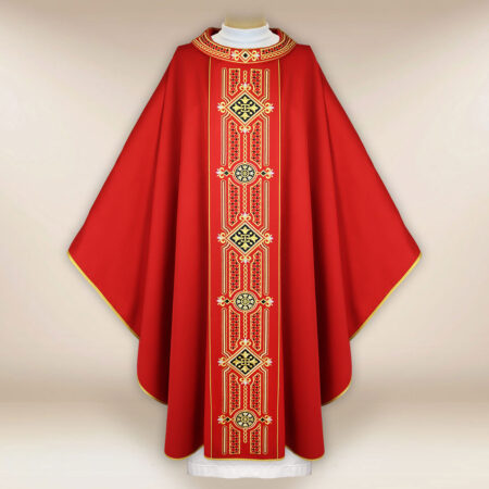Casulla litúrgica roja bordada