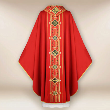 Casulla litúrgica roja bordada