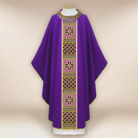 Casulla litúrgica morada bordada