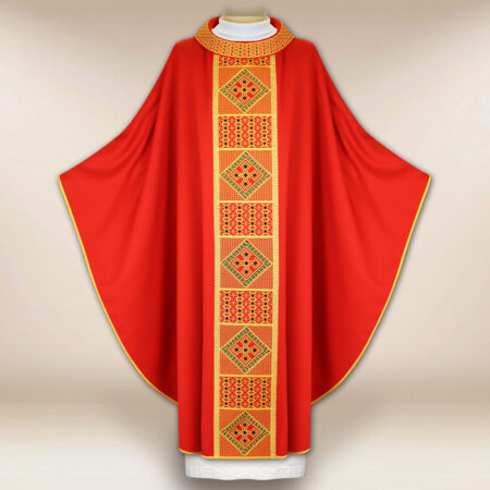 Casulla litúrgica roja bordada