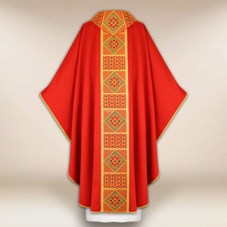Casulla litúrgica roja bordada