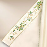 Capa pluvial bordada de boda