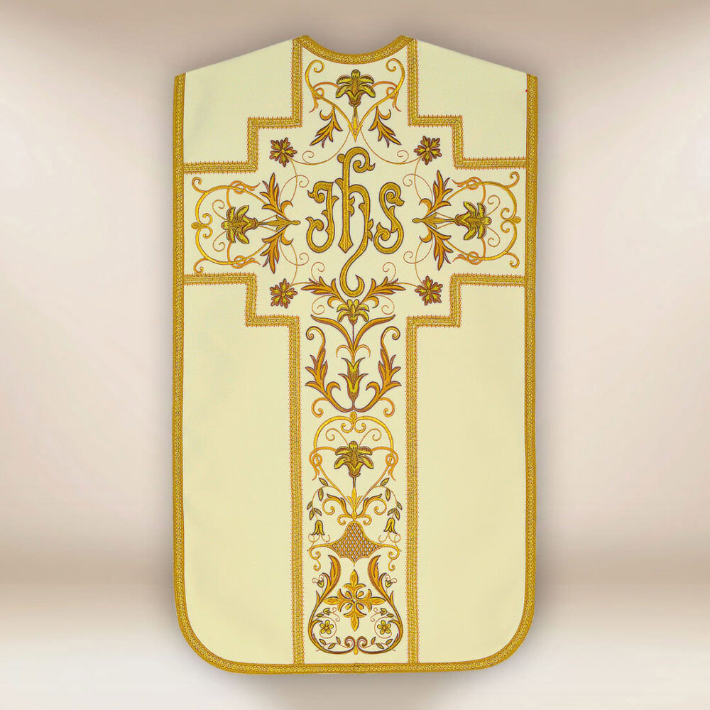 Casulla bordada romana con IHS