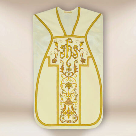 Casulla bordada romana con IHS
