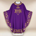 Casulla bordada IHS morada