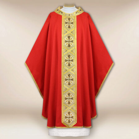 Casulla bordada roja con cruces