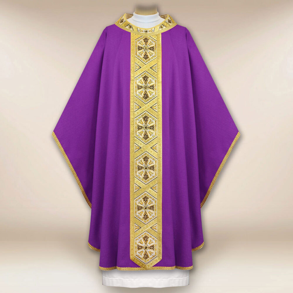 Casulla bordada morada con cruces