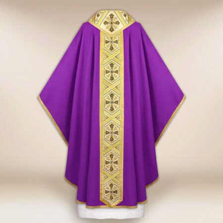 Casulla bordada morada con cruces