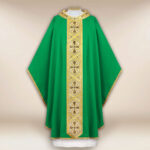 Casulla bordada verde con cruces