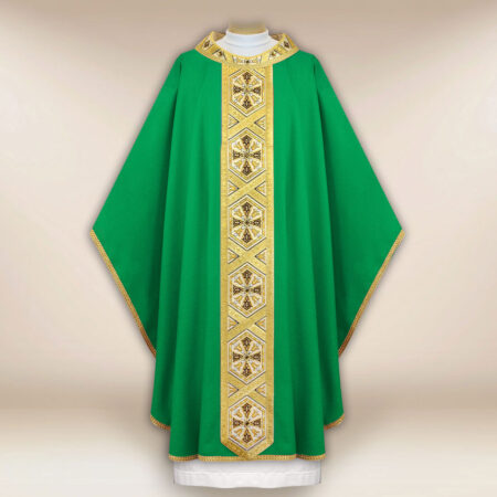 Casulla bordada verde con cruces