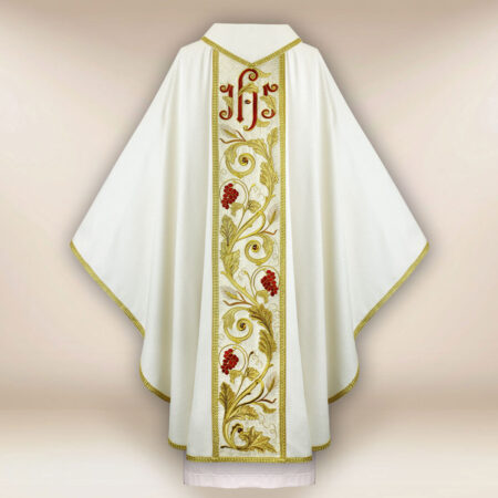 Casulla bordada con IHS