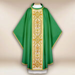 Casulla bordada verde con pas